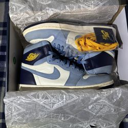2 Pairs of Jordan 1