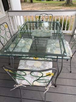 Vintage - - patio table and chairs