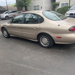 2000 Ford Taurus