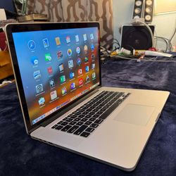 Excelente Laptop Apple MacBook Pro De 15 Pulgadas Pantalla Retina Procesador i7 Con Programas 