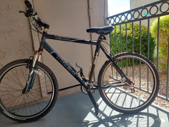 TREK 4300 MOUTAIN BIKE