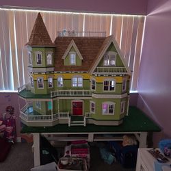 Handmade Dollhouse.hand Painted.