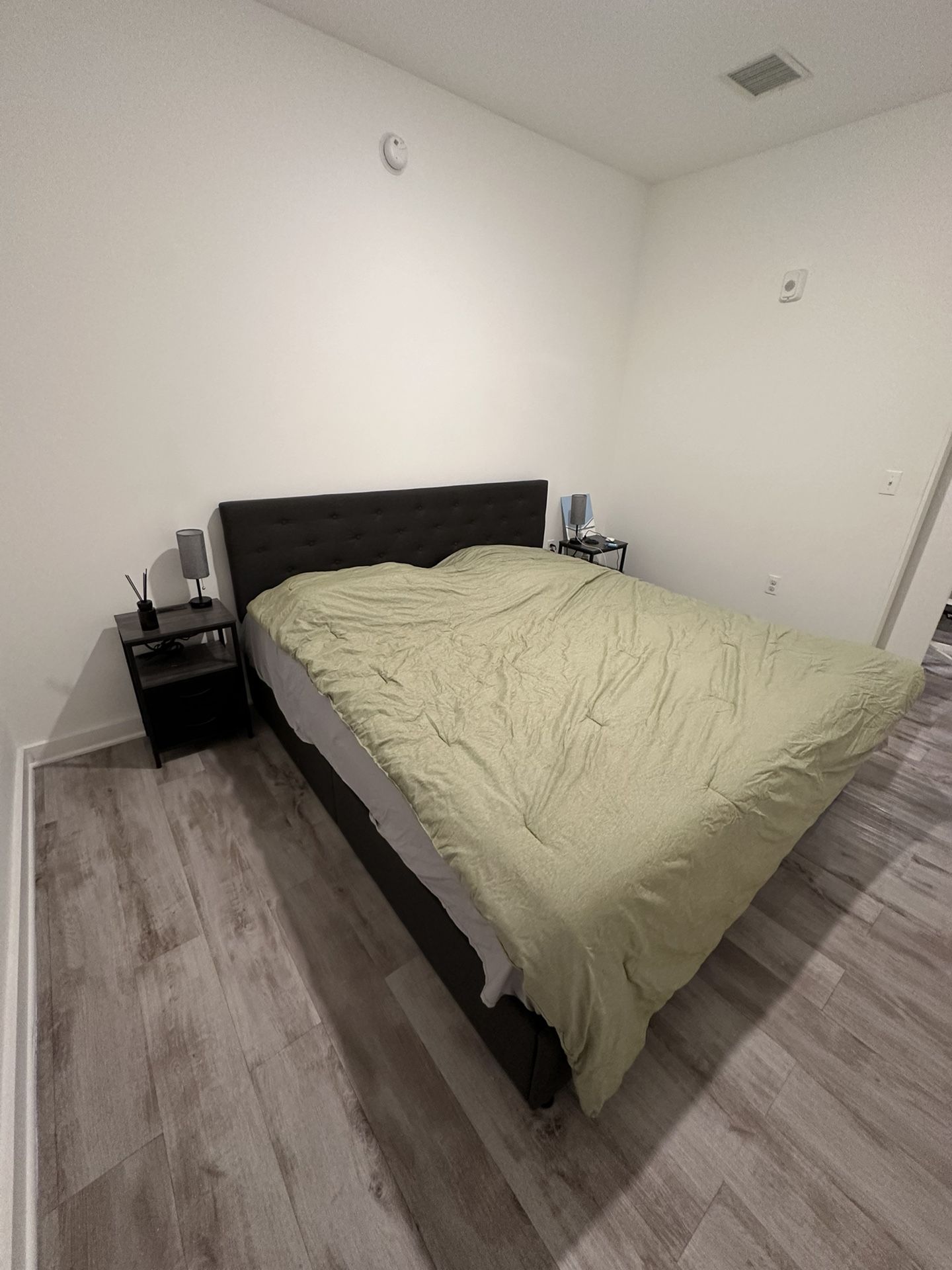 King Size Platform Bed Frame with 4 Storage Drawers and Headboard