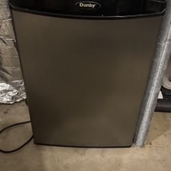 Mini Fridge 
