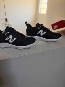 Women’s size 8 NB metal softball cleats