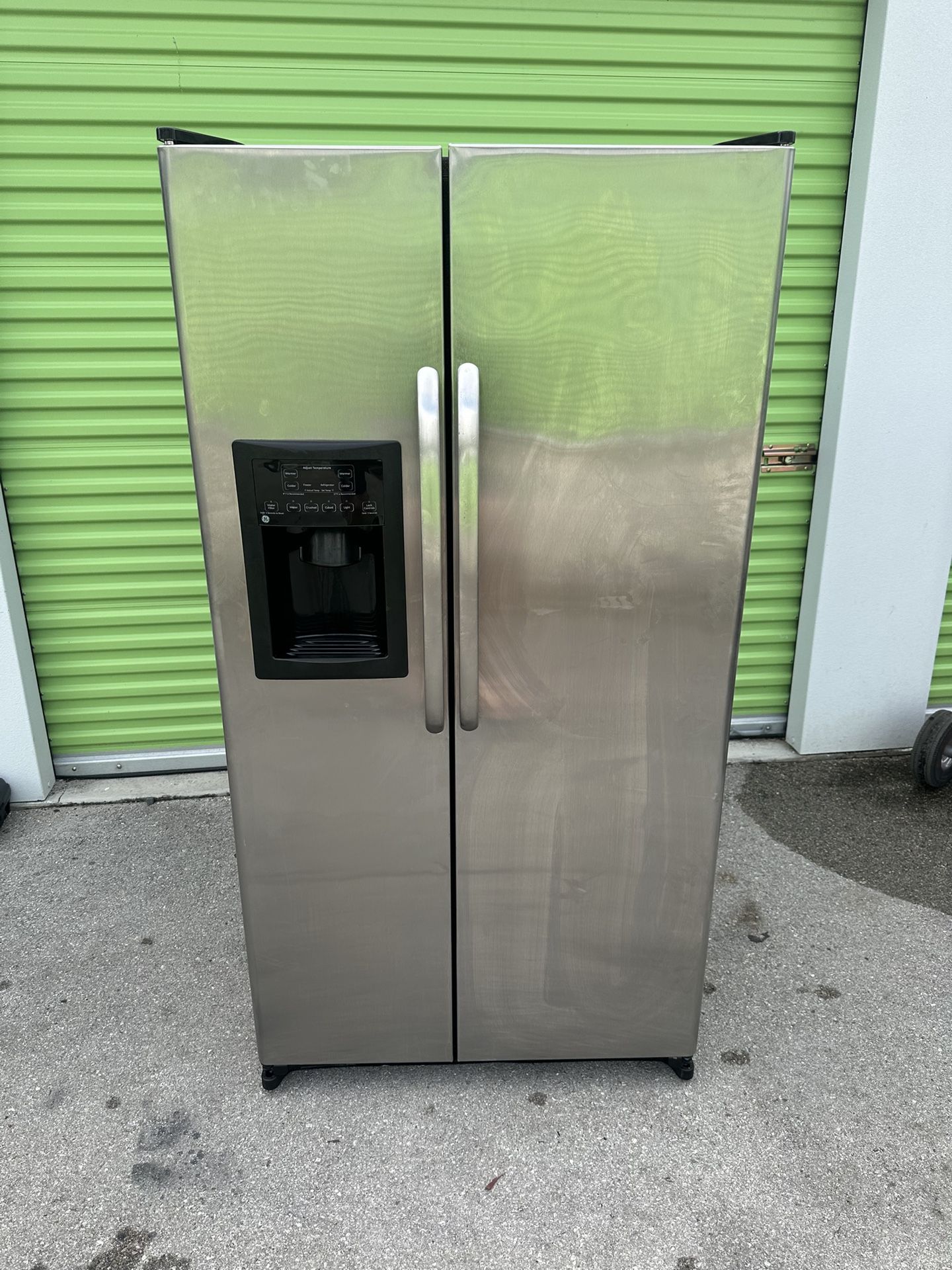 GE Stainless Steel Refrigerator SxS 