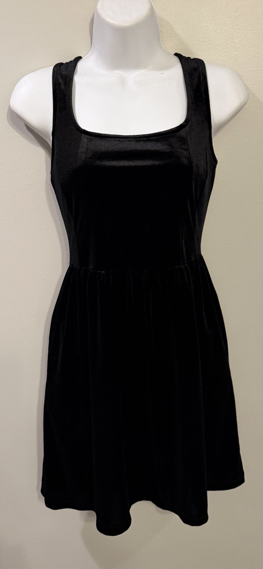NWT Women’s Small Little Black Sleeveless Dress with Pockets $10