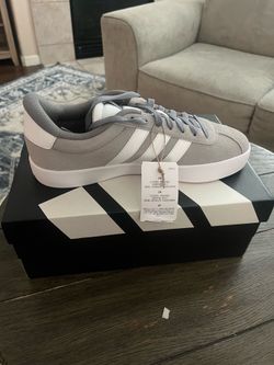 Men’s 7.5 adidas court gray
