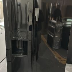 DELIVERY AVAILABLE! Kenmore Ref rigerat or Fridg e Yes it works