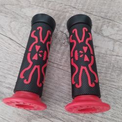 Skull Grips Red Quad ATV, 7/8 Inches