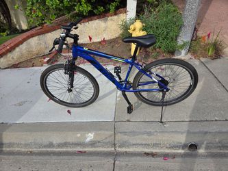 Alton Venture 16.5” Mountain Bike – 26” Wheels, Front Suspension