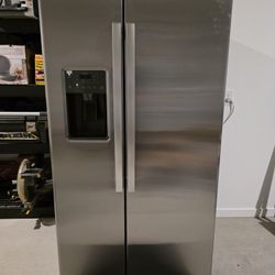 GE Refrigerator - GSE25GYPHCFS