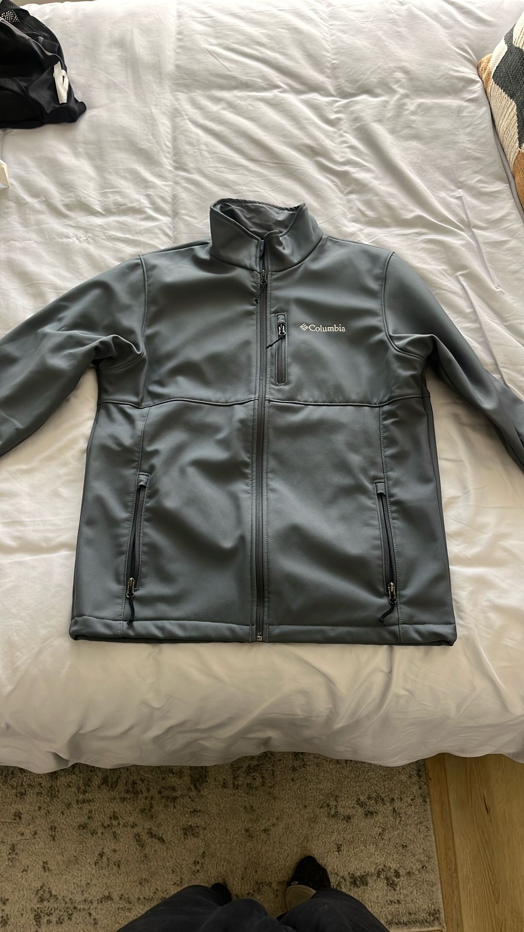Size M Men’s Columbia Jacket, Grey