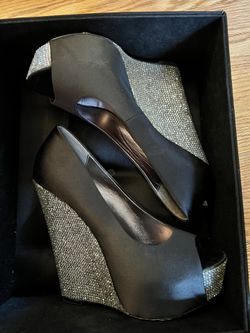 Beautiful ZiGi ny Black Label Crystal Embellished Wedges