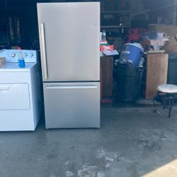 Hisense Refrigerator W/ Bottom Pull Out Freezer Stainless 