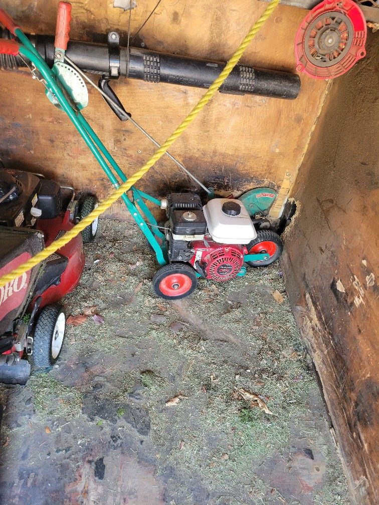 Power Trim Edger With Commercial Honda Engine.