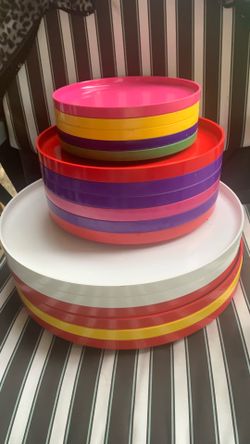 Heller melamine dinnerware plates designed by Massimo and Lella Vignelli
