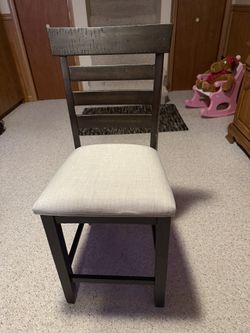 4 Counter Height Chairs Basically Like New