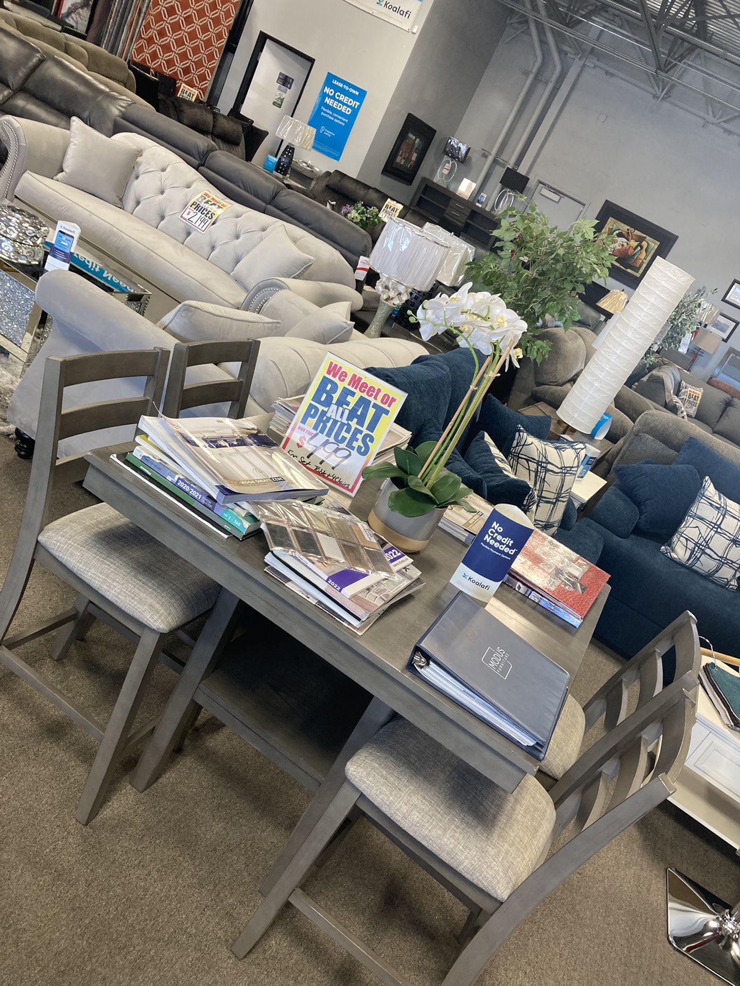 Lovely 5Pc Dining Set ‼️‼️🤑