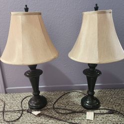 $25. Table Lamps. Set of two. Please, READ DESCRIPTION. Hablo español.