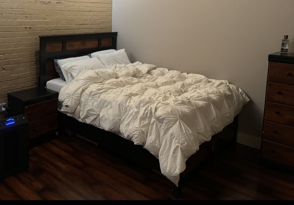 Queen Bed Set (3 Piece)
