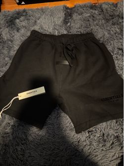 Black essentials shorts