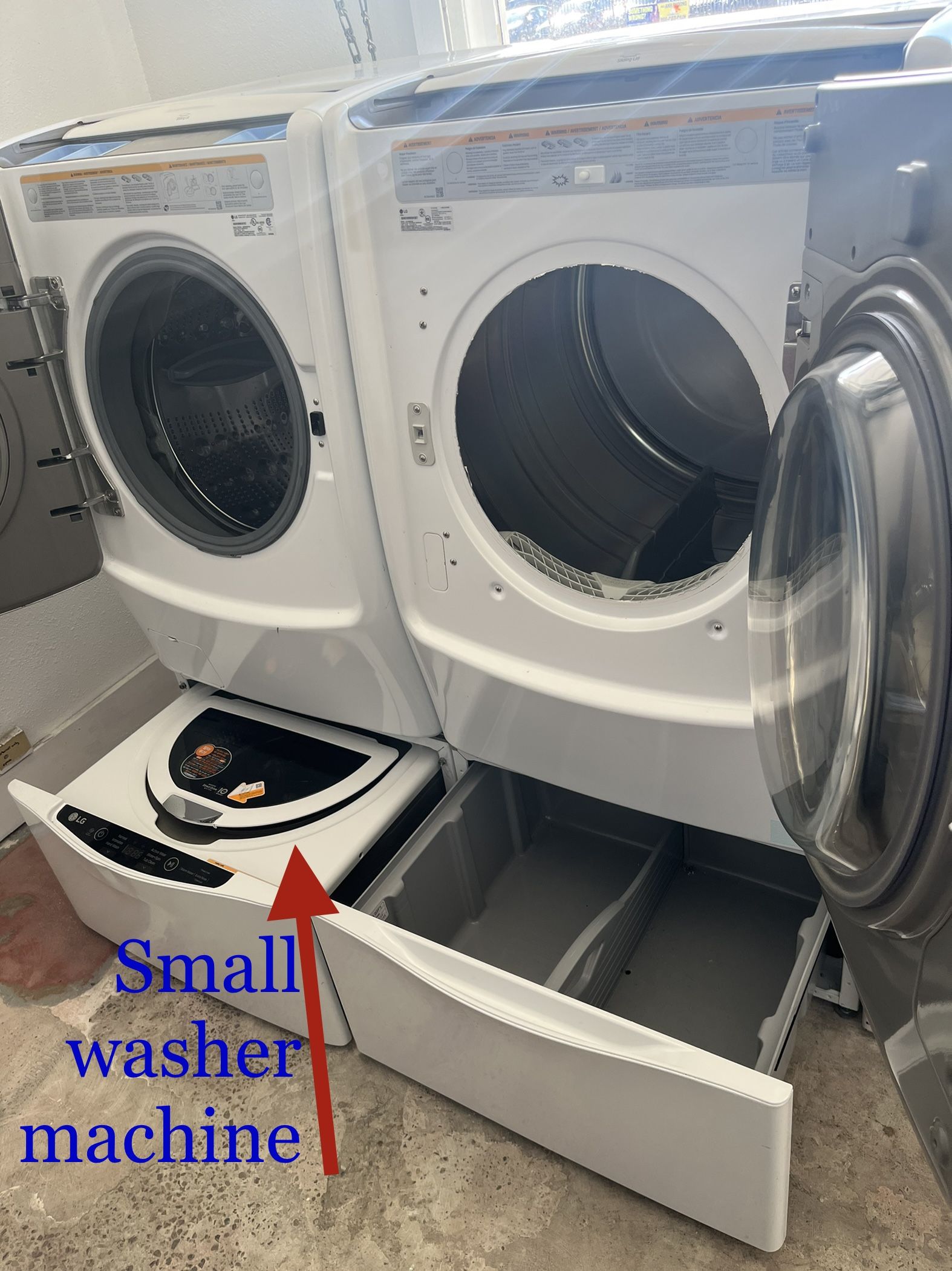 Lg Steam Washer/ Lg Steam Gas Dryer W/pedestal Washer & Pedestal Used