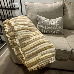 5’x7.5’ Crocheted Blanket With Ruffle Boarder