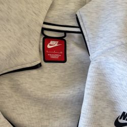 white nike tech s