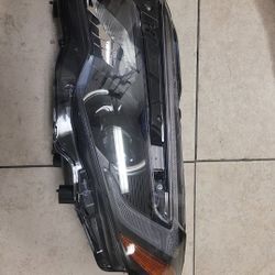 17-20 Honda Pilot Ridgeline Headlight driver side 