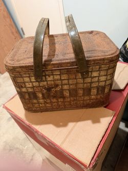 Vintage Metal Picnic Basket Lunch Box – Faux Wicker Basket Weave – Double Handle