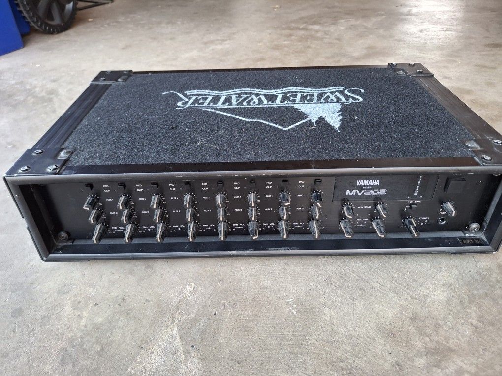 Yamaha MV802 Audio mixer