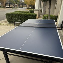 Like New Stiga Ping Pong Table With 3 Paddles