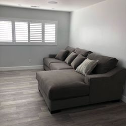 Couch With Chaise 