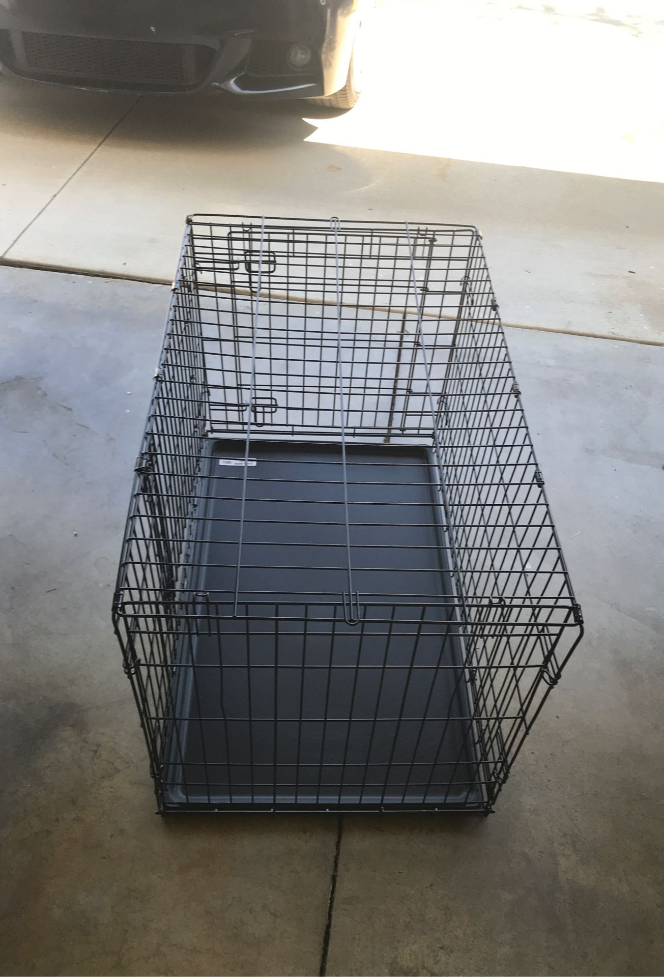 New World Dog Crate 36”L x 22”W z 24” H with Pan