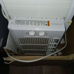 Air Conditioner, Microwave, Mirror
