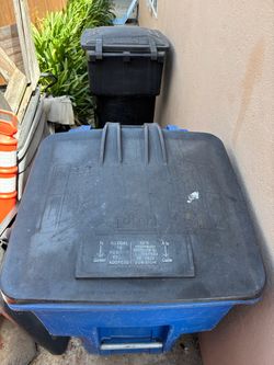 Rehrig and Toter garbage can lids