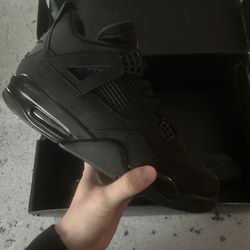 Jordan 4 Black Cats size 9