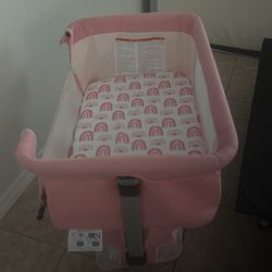Barely Used Bassinet Closes And Opens On Sides 