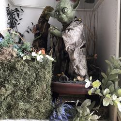 Sideshow YODA Life Size  and DAGOBA ECOSYSTEM 