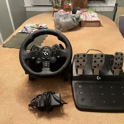 Logitech G923 Sim Racing Wheel PS5/PC