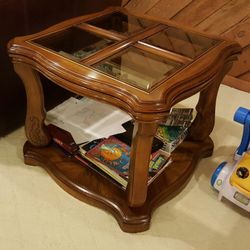 2 End wooden glass tables