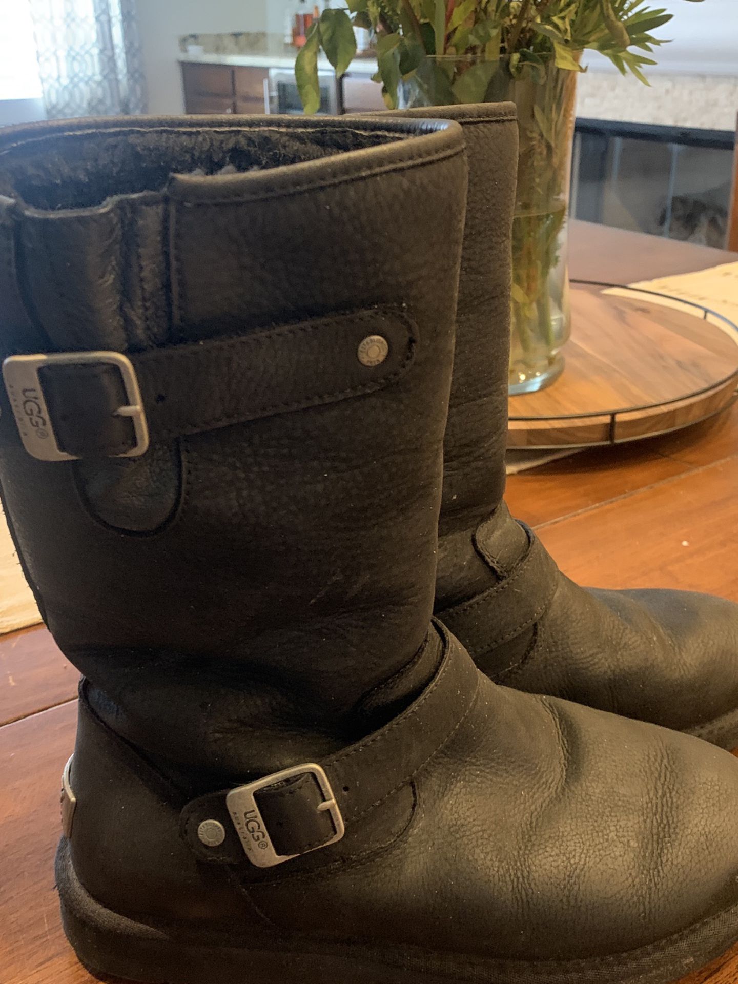 Ugg Kensington Leather Moto Boot-Size 9
