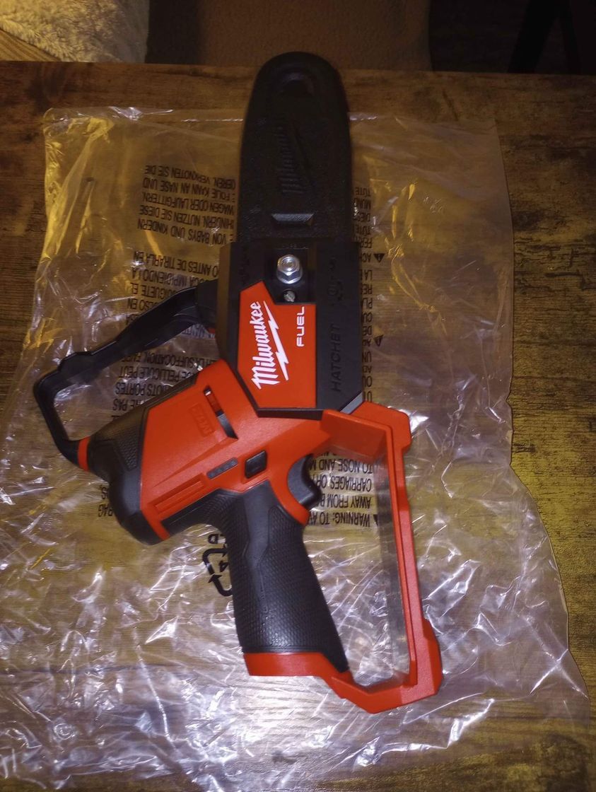 Milwaukee 6 In" M12 Fuel Chainsaw 