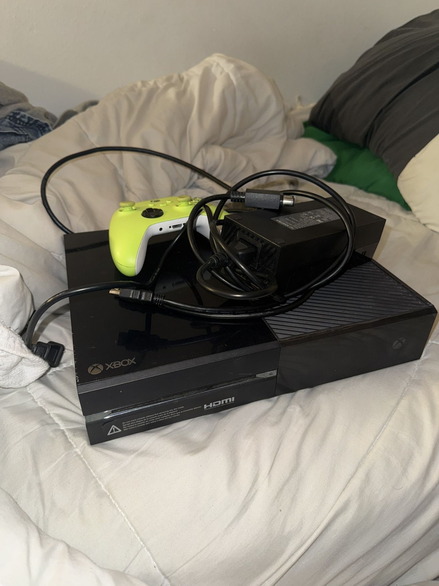 Xbox One (HDMI, Controller, Power cable all Included)