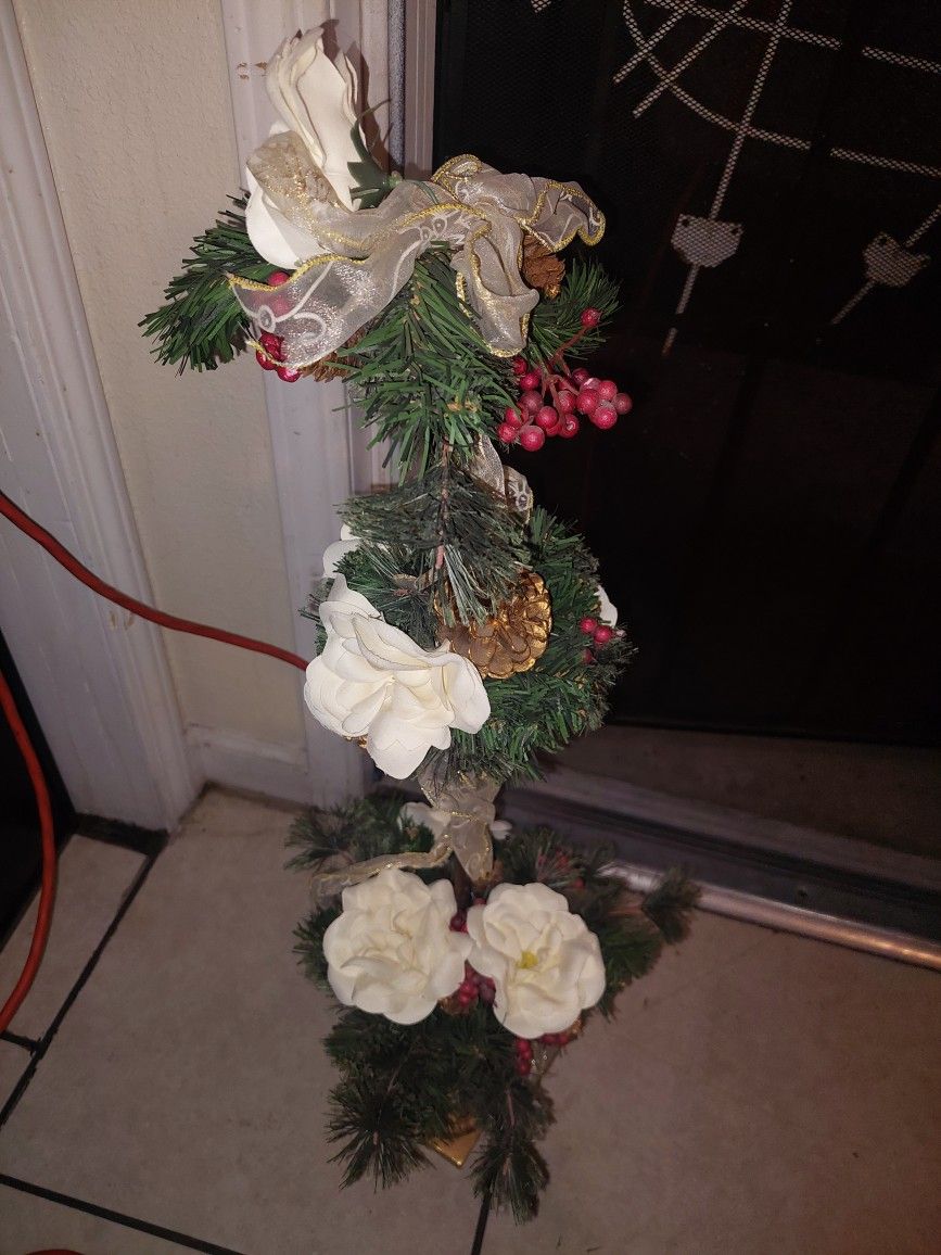 2  Topiary 3 Tiered Holiday- Gardenia