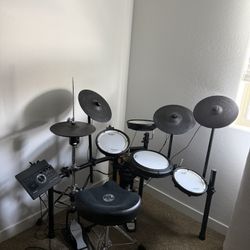 Roland V Quiet 5-Piece Electronic Crashes, Ride & Hi-Hat Mounted on Acoustic Stand TD-17KVX2 Ultimate Generation 2 Drums Kit