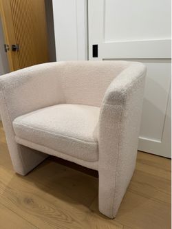 Accent chair threshold cream