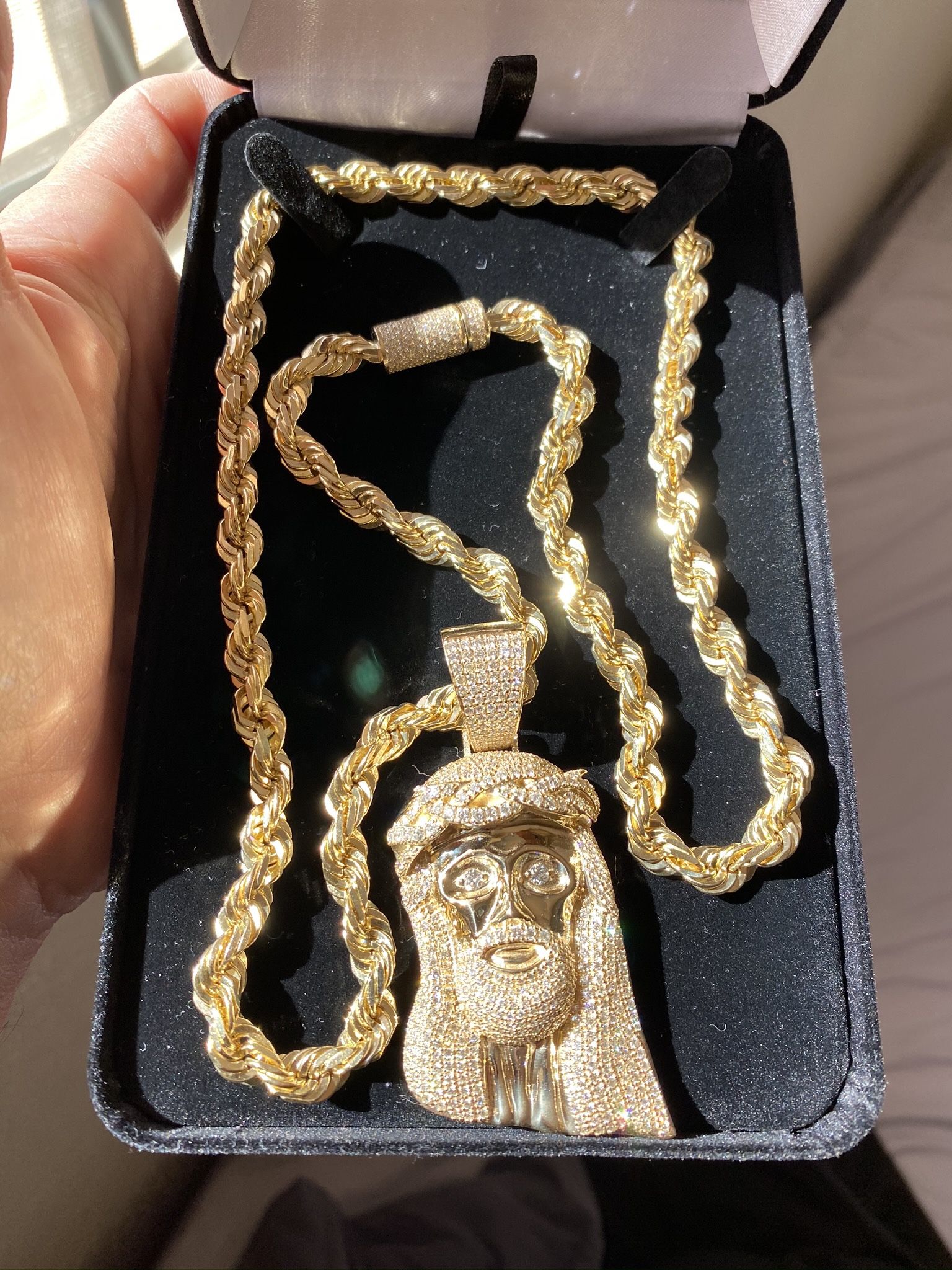 14k Gold Rope Chain With Jesus Pendant - Main Image