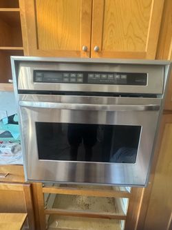 30” w x 28 1/2” H Amana Convection Single Oven